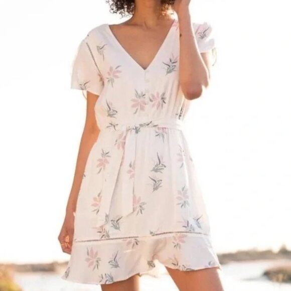 Faherty Dresses & Skirts - Faherty White Lotus Blossom Floral V-Neck Phoenix Dress L